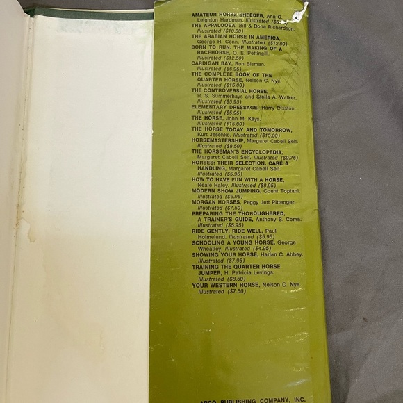 The Horse’s Health From A to Z An Equine Veterinary Dictionary 1978 - Picture 14 of 16